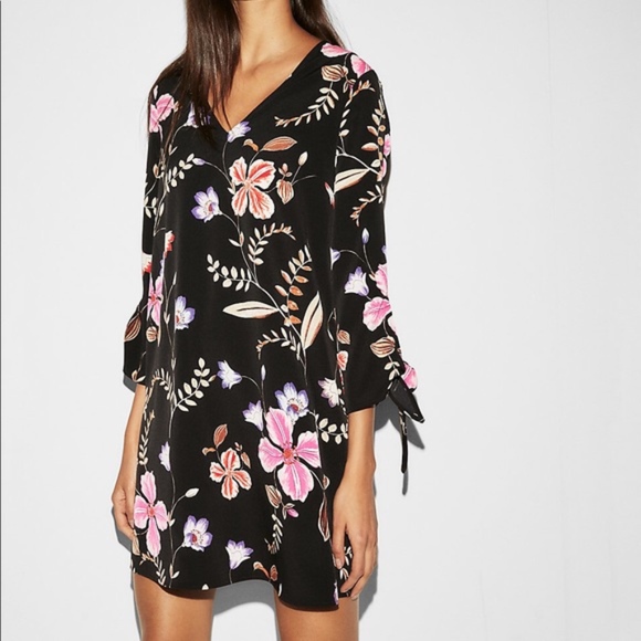 Express Dresses & Skirts - NWT • Express • Floral Tie-Sleeve Shift Dress